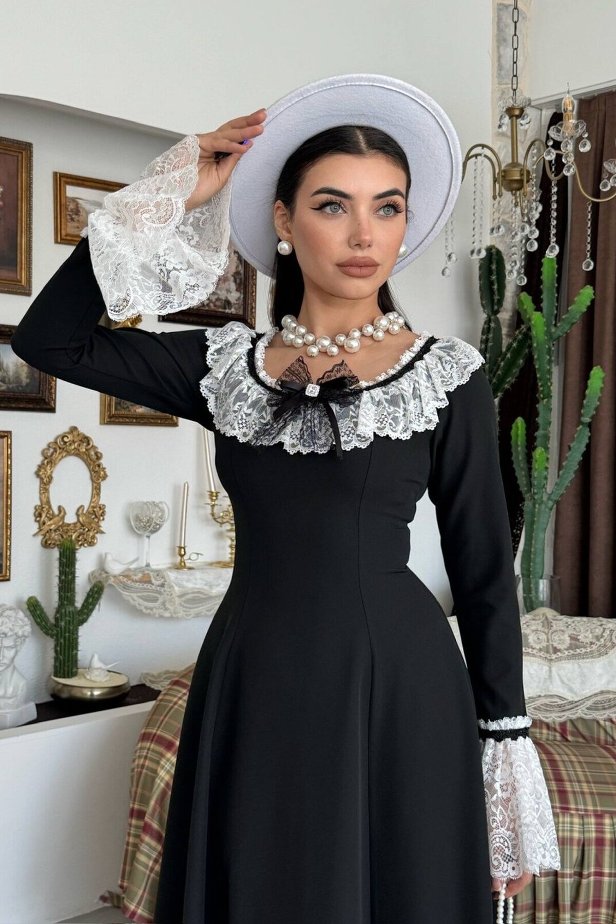Ruyn Broş Detaylı Elbise