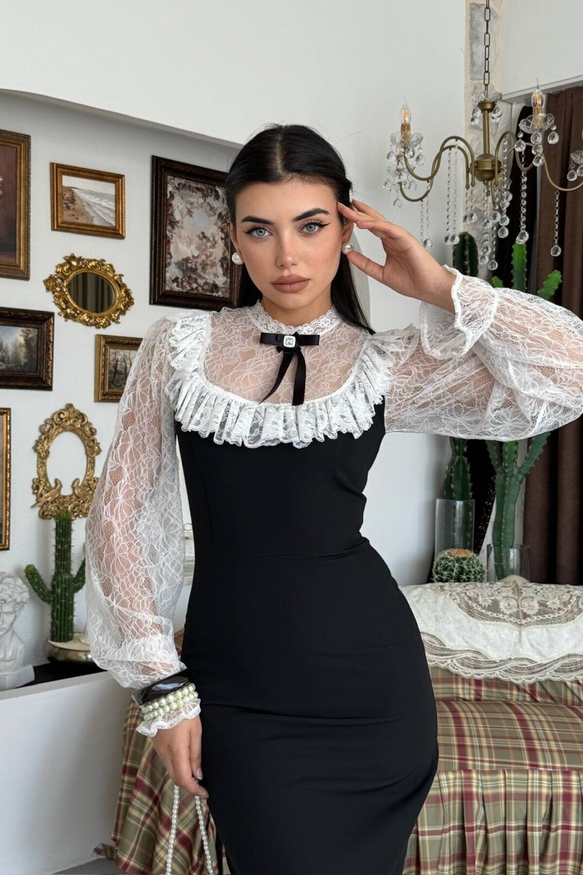 Sose Broş Detaylı Elbise
