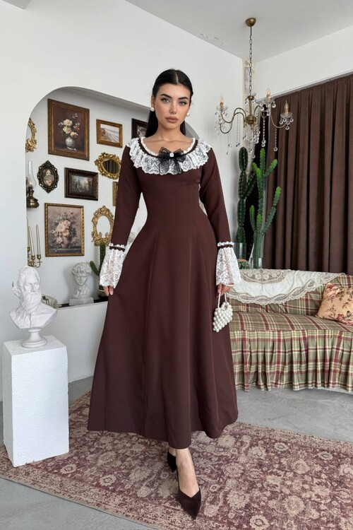 Ruyn Broş Detaylı Elbise