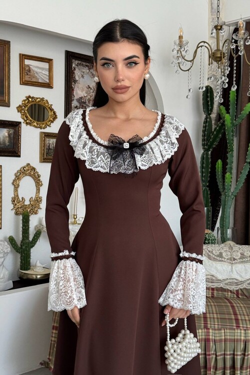 Ruyn Broş Detaylı Elbise