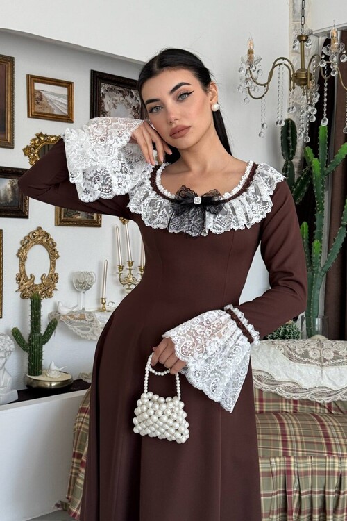 Ruyn Broş Detaylı Elbise