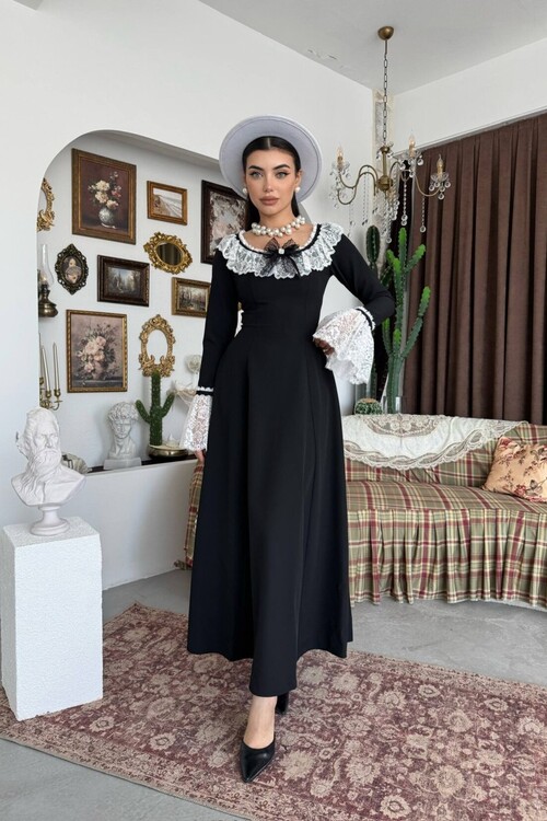 Ruyn Broş Detaylı Elbise