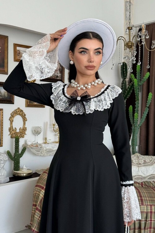 Ruyn Broş Detaylı Elbise