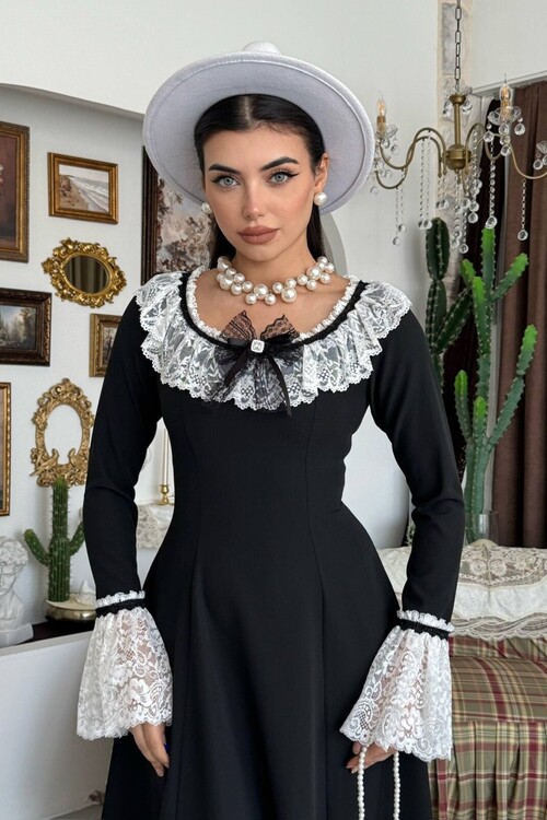 Ruyn Broş Detaylı Elbise