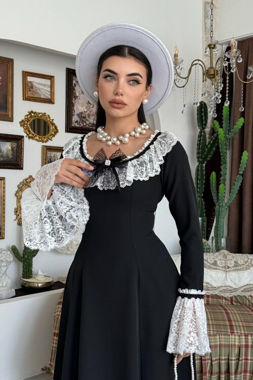 Ruyn Broş Detaylı Elbise
