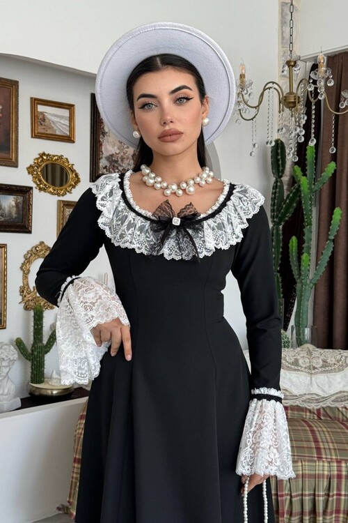 Ruyn Broş Detaylı Elbise