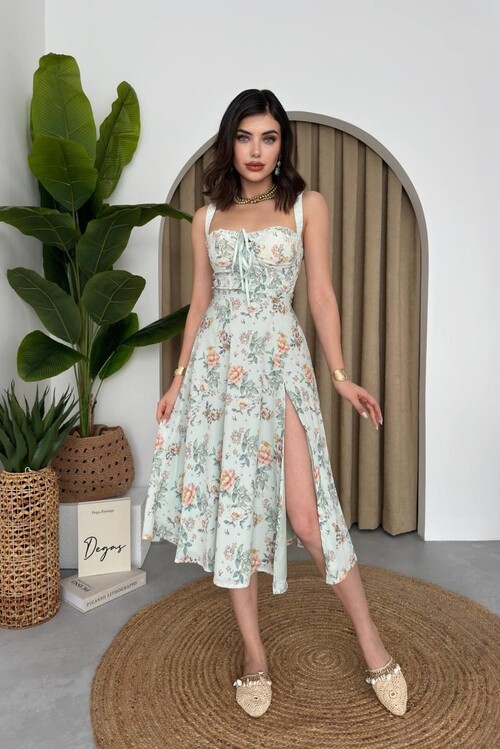 Anjelik Yırtmaç Detaylı Elbise