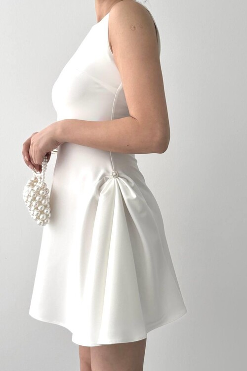 More İnci Detaylı Elbise