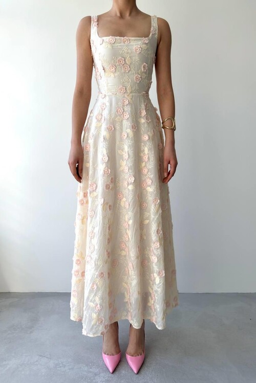 Tufe Çiçek Detaylı Elbise