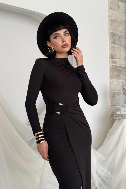 Baggy Brooch Detailed Dress