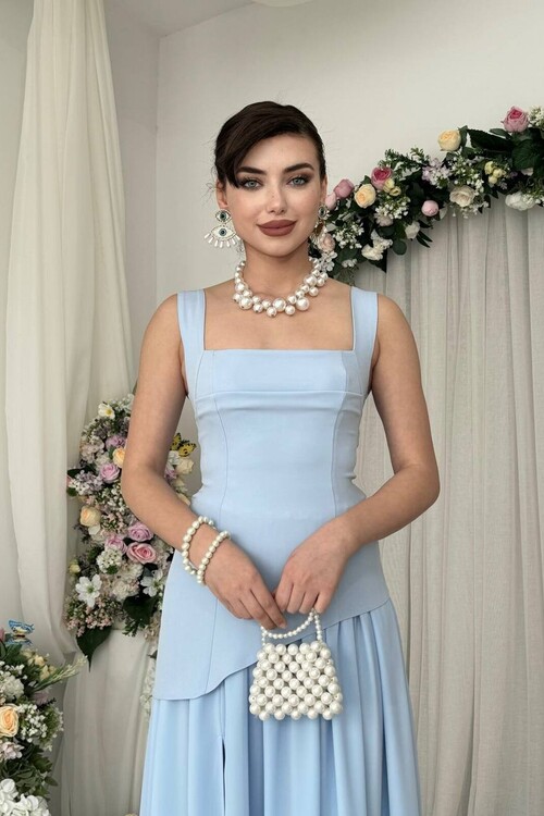 Luen Dress with Slit Detail