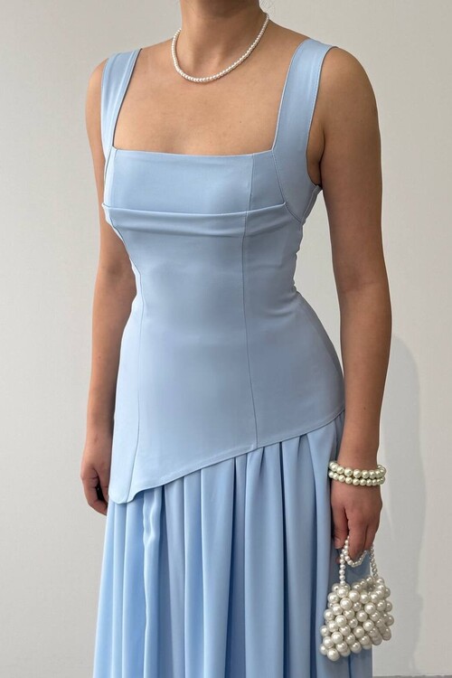 Luen Dress with Slit Detail