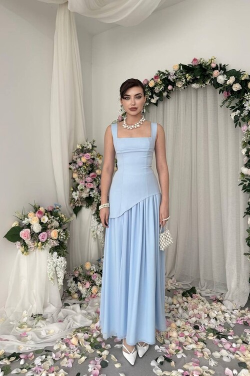 Luen Dress with Slit Detail