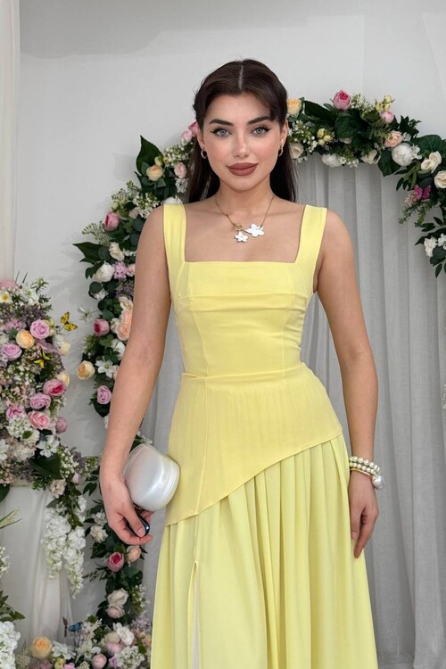 Luen Dress with Slit Detail