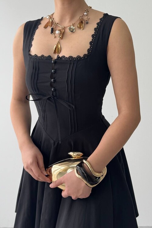 Nuklu Düğme Detaylı Elbise