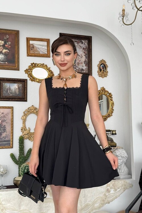 Nuklu Düğme Detaylı Elbise